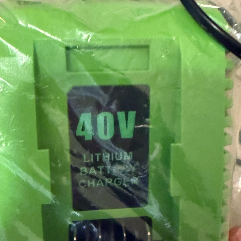 Green Lithium-Ion Battery Charger - Picture 3 of 11